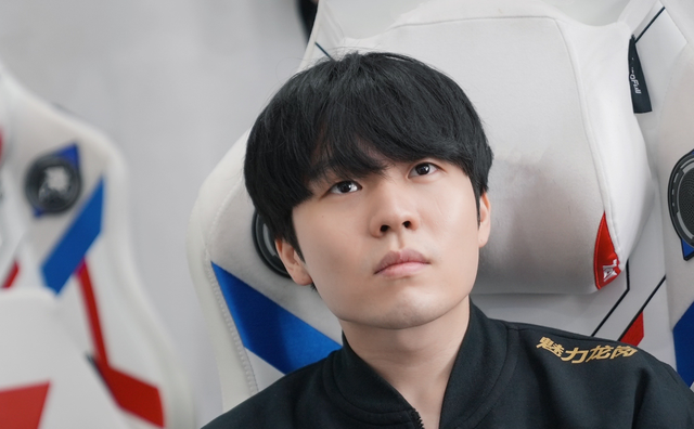 Faker焦点对战，Rookie与60激战阿森纳分钟，险胜胜负难料！赢得满堂喝彩