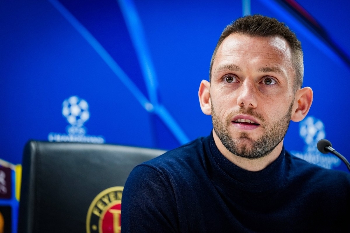 亚博体育-赛前欧冠焦点战，埃因霍温主帅复盘，气氛紧张，阵容厚度经受考验的简单介绍-亚博体育